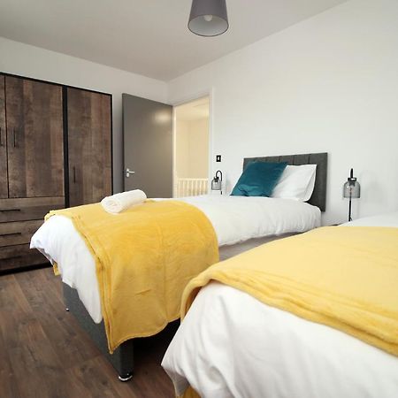 סווינדון Delft - Spacious Home, High Speed Wi-Fi, Free Parking, Terrace מראה חיצוני תמונה