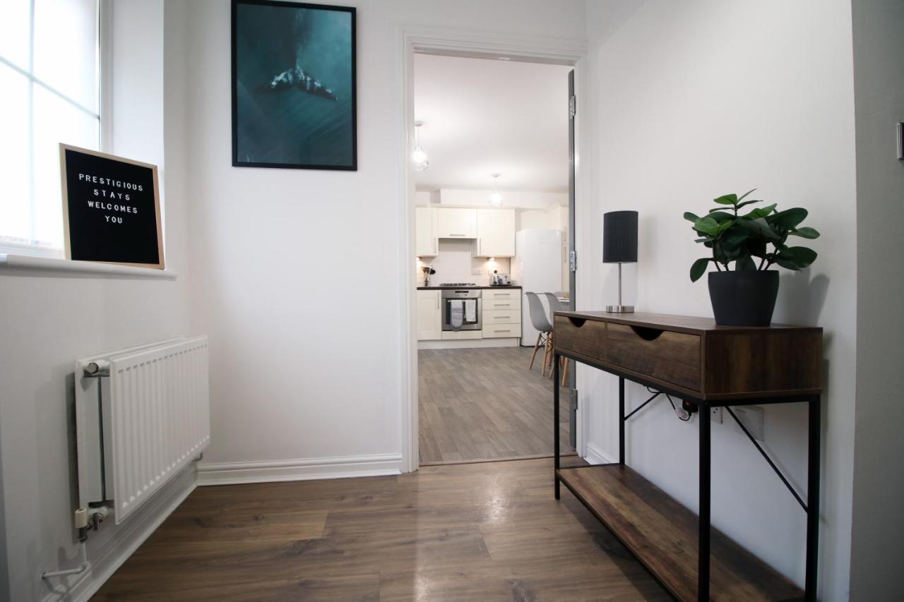 סווינדון Delft - Spacious Home, High Speed Wi-Fi, Free Parking, Terrace מראה חיצוני תמונה