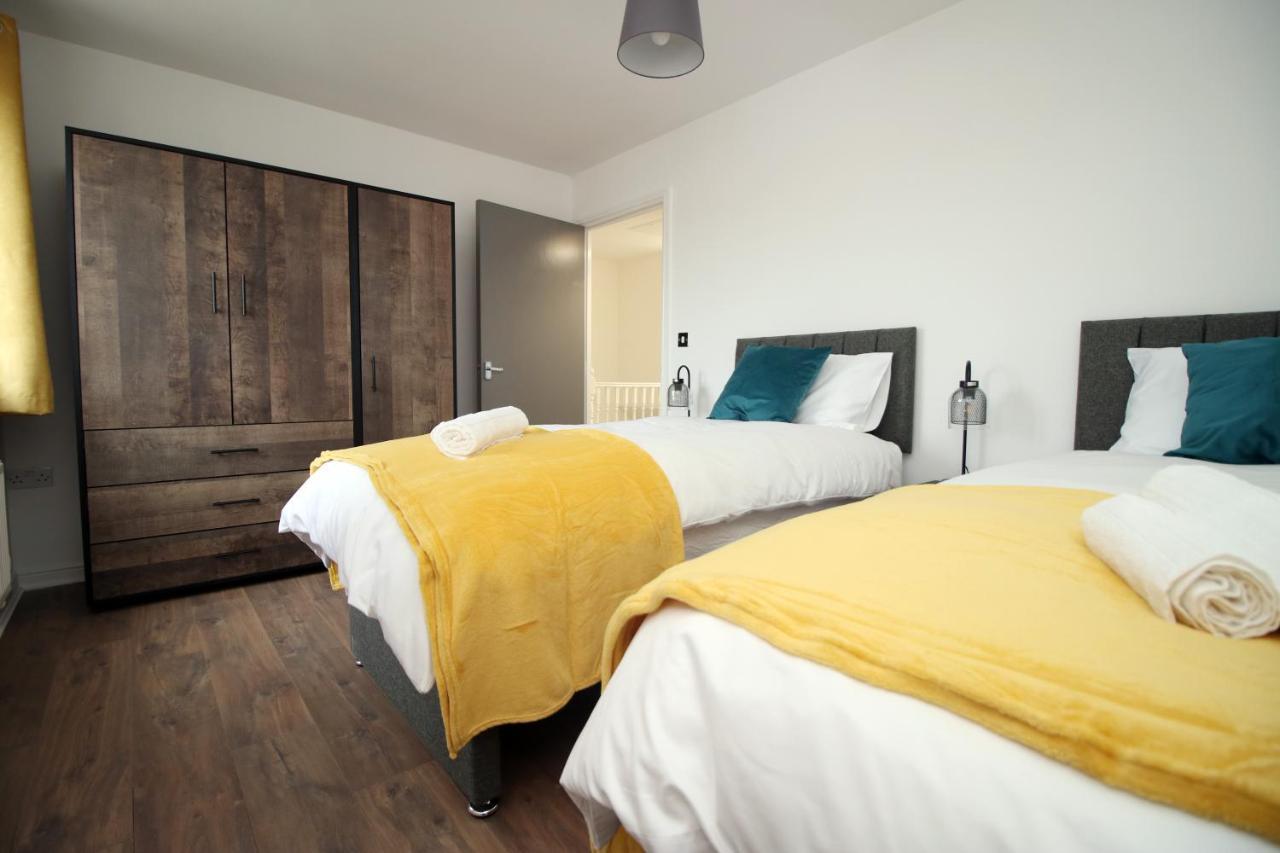 סווינדון Delft - Spacious Home, High Speed Wi-Fi, Free Parking, Terrace מראה חיצוני תמונה