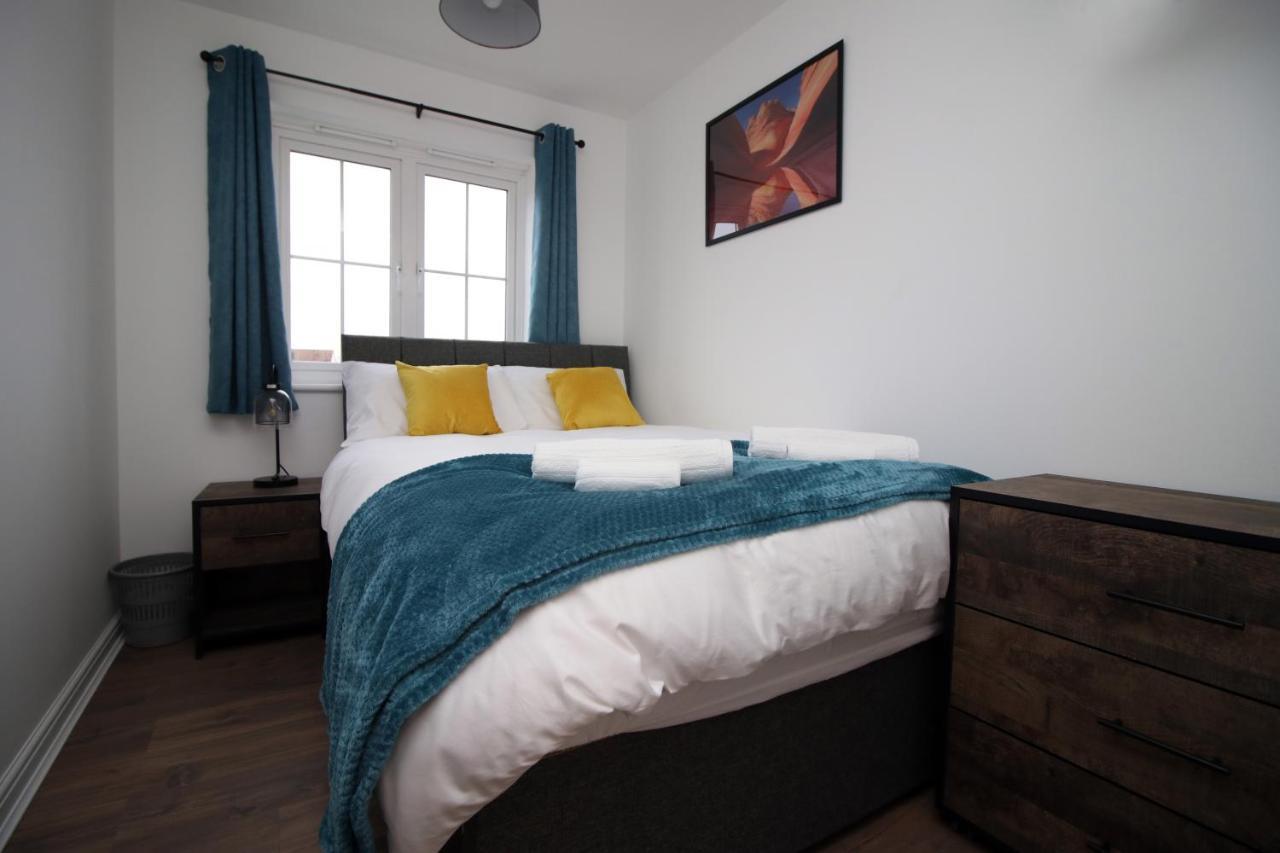 סווינדון Delft - Spacious Home, High Speed Wi-Fi, Free Parking, Terrace מראה חיצוני תמונה