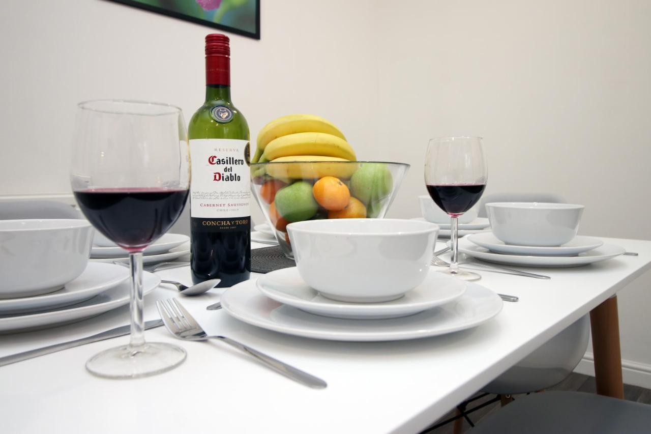 סווינדון Delft - Spacious Home, High Speed Wi-Fi, Free Parking, Terrace מראה חיצוני תמונה