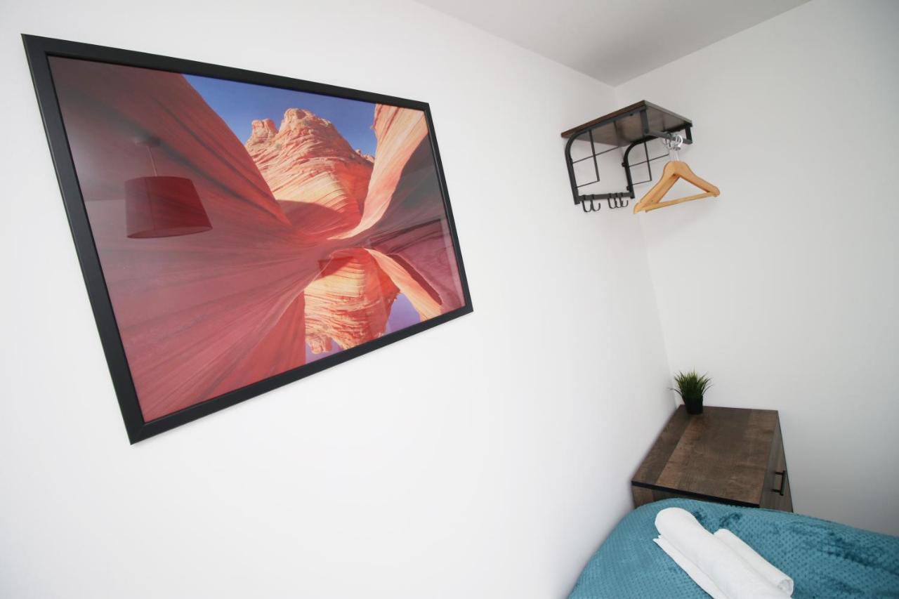 סווינדון Delft - Spacious Home, High Speed Wi-Fi, Free Parking, Terrace מראה חיצוני תמונה