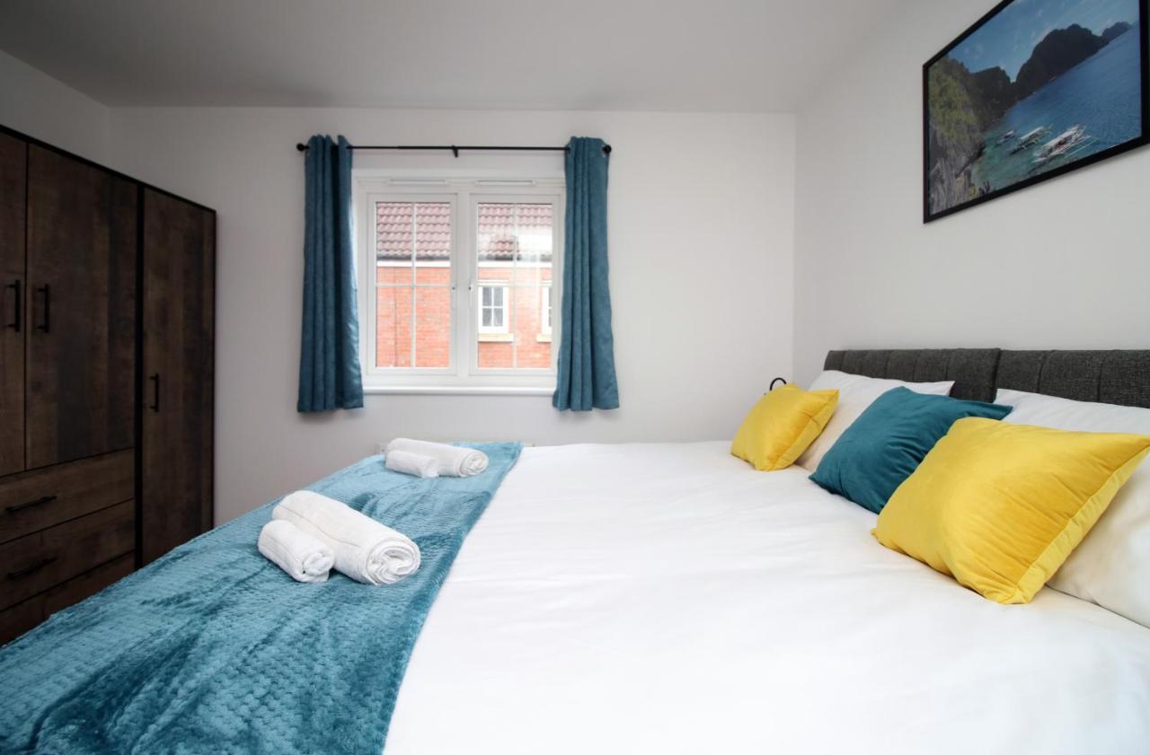 סווינדון Delft - Spacious Home, High Speed Wi-Fi, Free Parking, Terrace מראה חיצוני תמונה