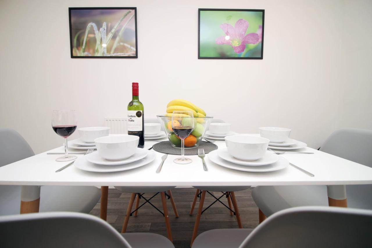סווינדון Delft - Spacious Home, High Speed Wi-Fi, Free Parking, Terrace מראה חיצוני תמונה