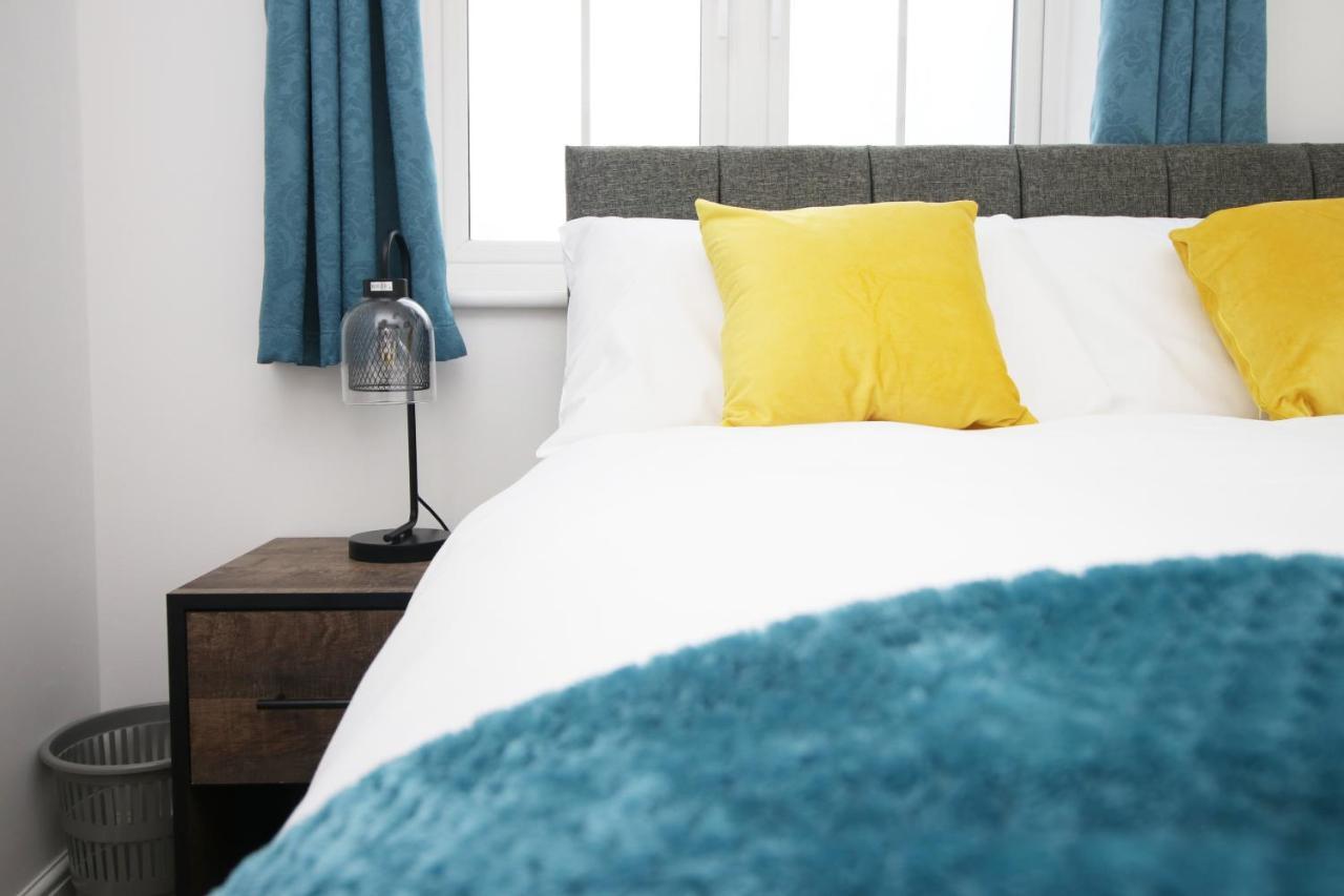 סווינדון Delft - Spacious Home, High Speed Wi-Fi, Free Parking, Terrace מראה חיצוני תמונה