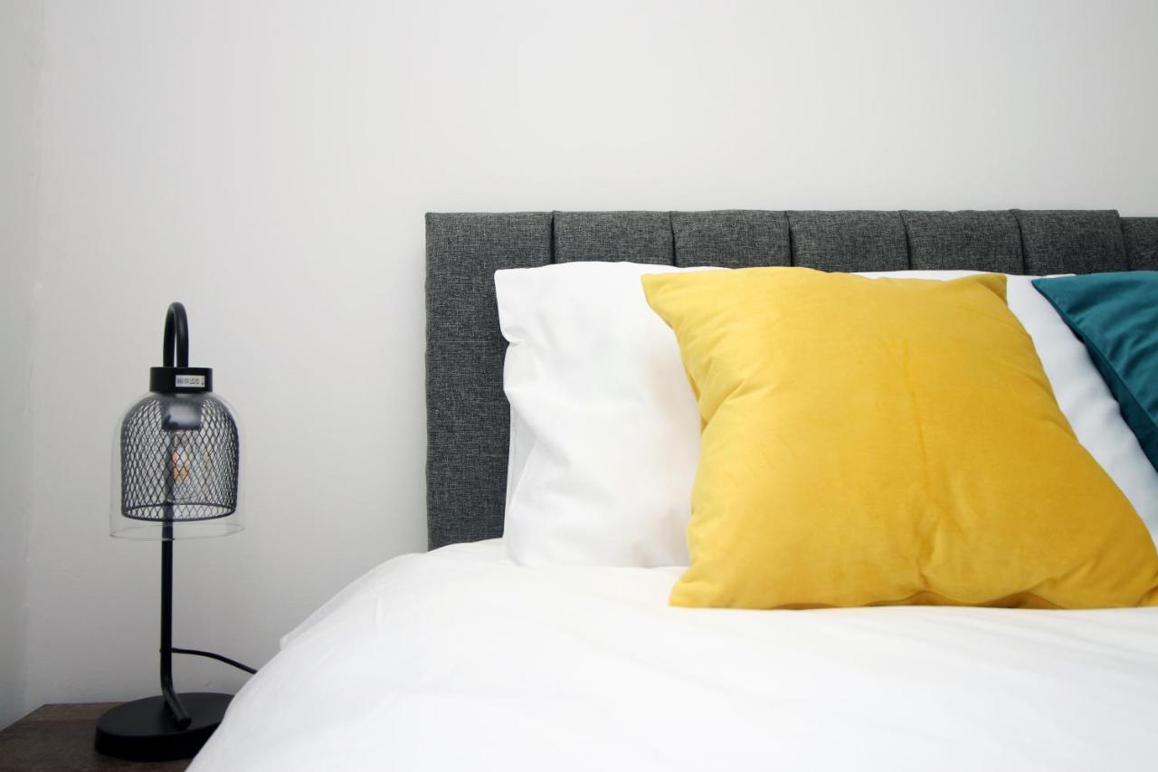 סווינדון Delft - Spacious Home, High Speed Wi-Fi, Free Parking, Terrace מראה חיצוני תמונה