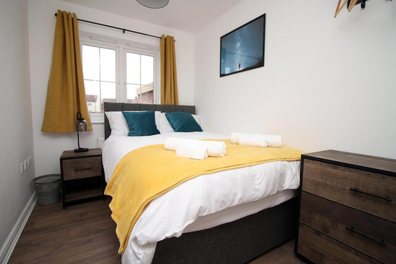 סווינדון Delft - Spacious Home, High Speed Wi-Fi, Free Parking, Terrace מראה חיצוני תמונה