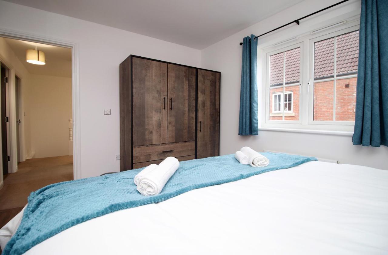 סווינדון Delft - Spacious Home, High Speed Wi-Fi, Free Parking, Terrace מראה חיצוני תמונה