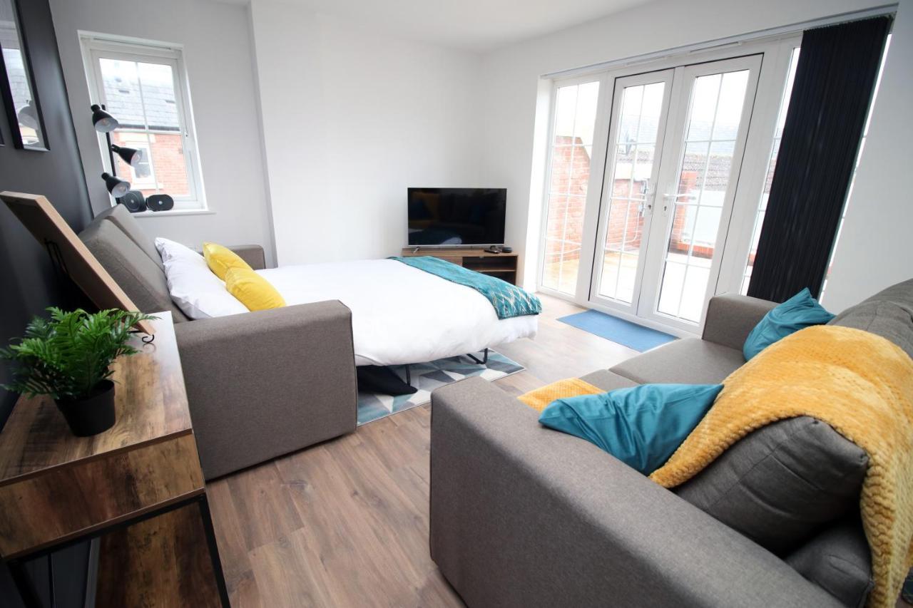 סווינדון Delft - Spacious Home, High Speed Wi-Fi, Free Parking, Terrace מראה חיצוני תמונה