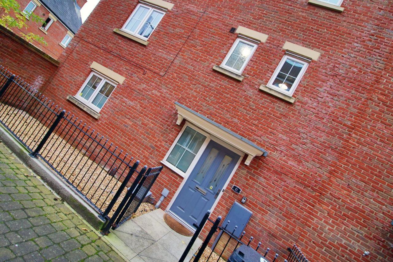 סווינדון Delft - Spacious Home, High Speed Wi-Fi, Free Parking, Terrace מראה חיצוני תמונה